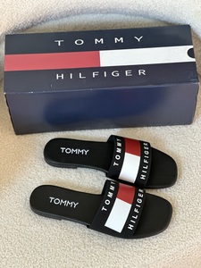 Black tommy slipper