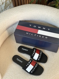 Black tommy slipper