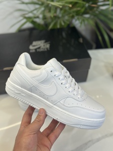 Nike Women's gama SE white