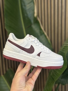 Nike Women's gama SE burgundy