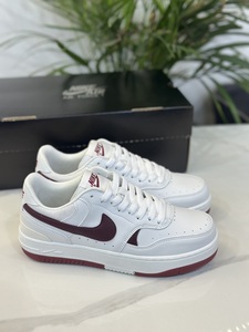 Nike Women's gama SE burgundy