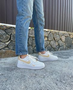 Nike AF1 white beige