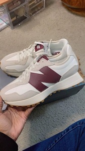 Newbalance 327 grey maroon