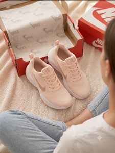 “Nike   “ pink