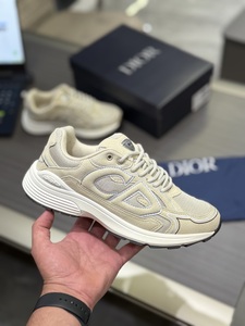 Dior shoes beige
