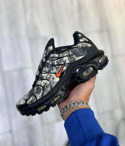 Nike Air Max Plus - Black red